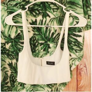 NEW White fox mini crop top 🍄
